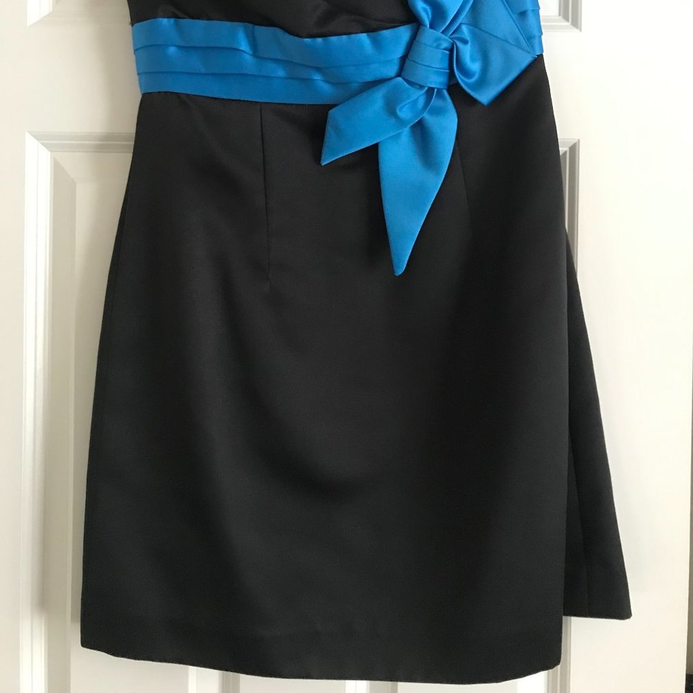Dress - Picture 9 of 10